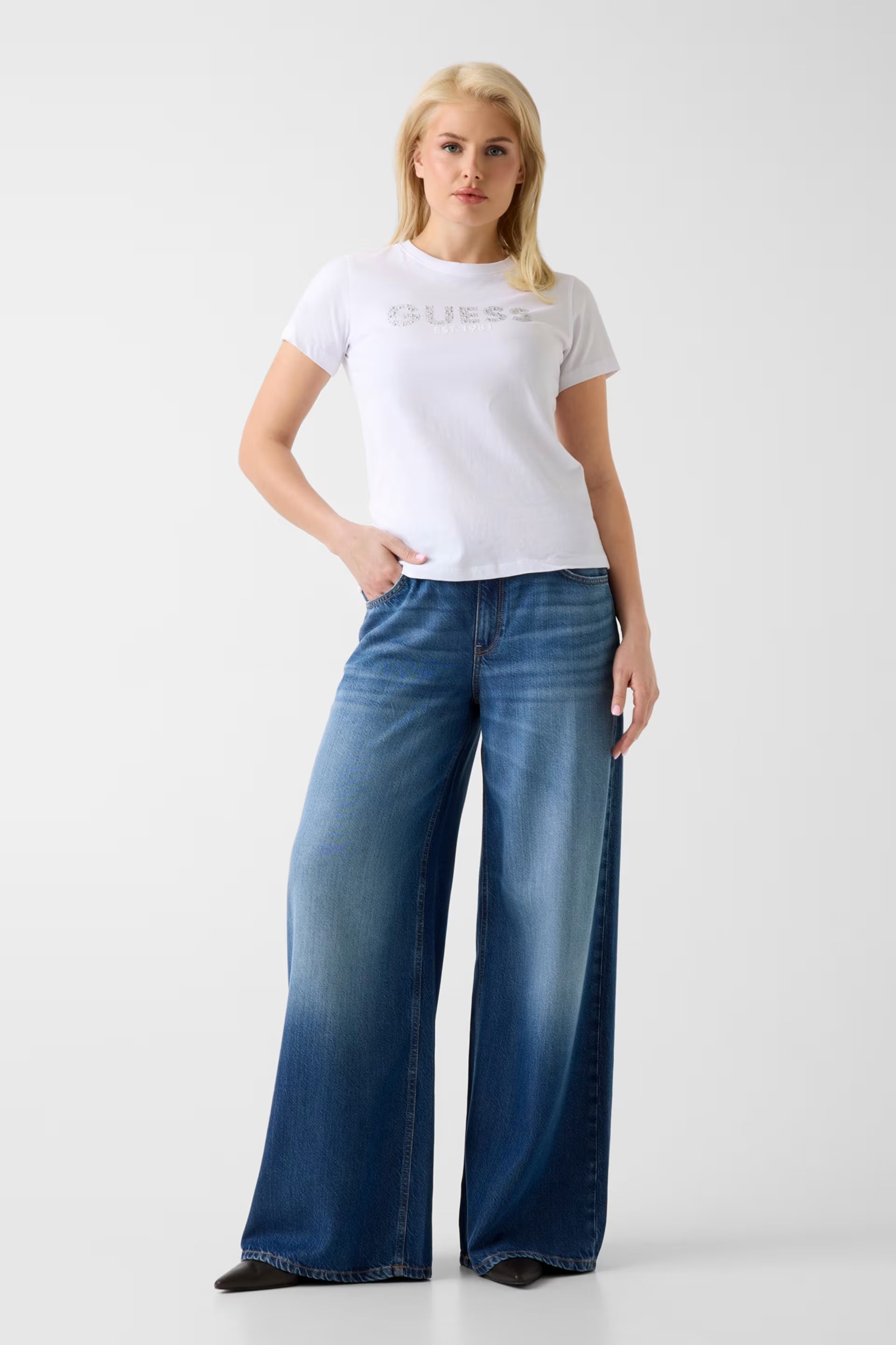 Ss Cn Guess Studs Script Tee