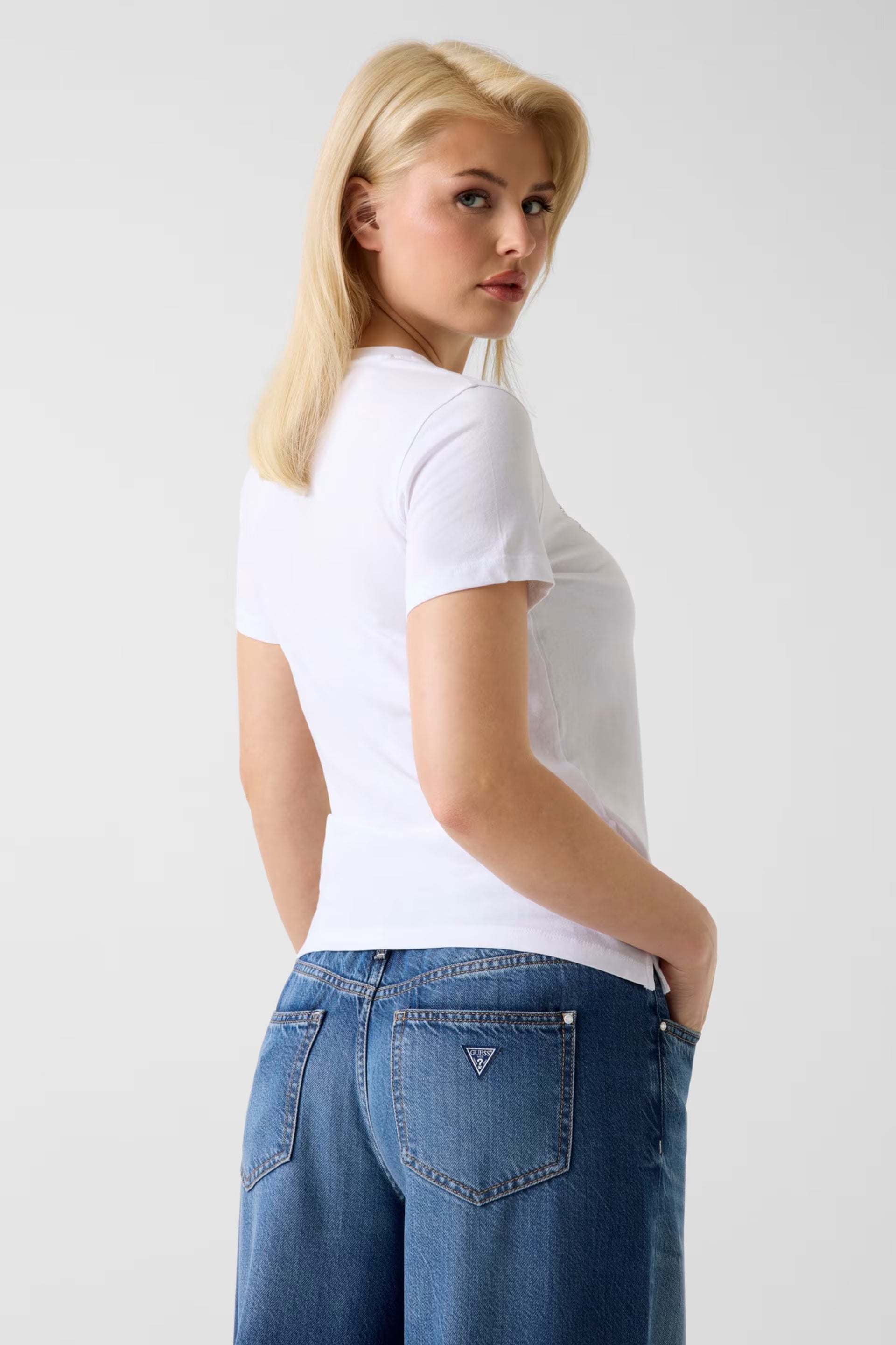 Ss Cn Guess Studs Script Tee
